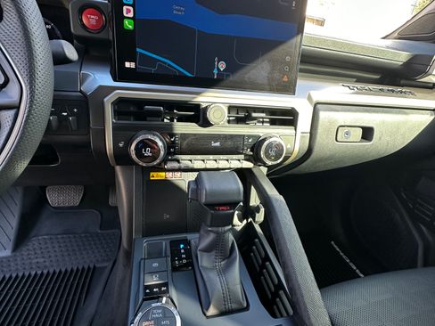 Used 2025 Toyota Tacoma TRD Off-Road image 8