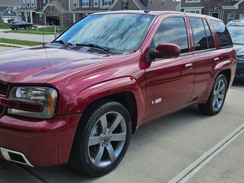 Used 2008 Chevrolet TrailBlazer SS w/ Sun And 6-Disc Cd Package image 1