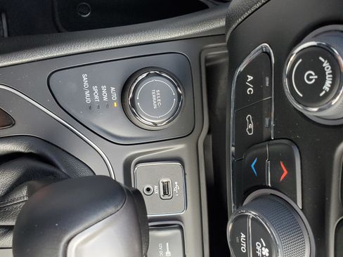 Used 2022 Jeep Cherokee Latitude Lux w/ Sun & Sound Group image 9