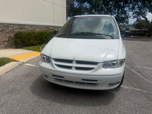 Used 1996 Dodge Caravan ES FWD image 2