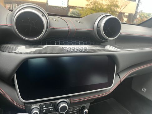 Used 2019 Ferrari Portofino Convertible 2D image 9