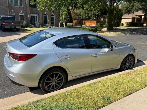 Used 2017 MAZDA MAZDA3 Touring FWD image 5