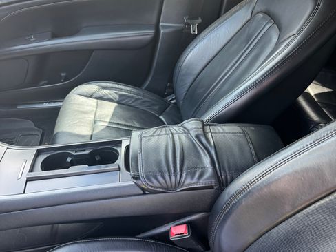 Used 2017 Lincoln MKZ Reserve FWD image 11