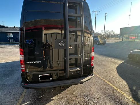 Used 2017 Mercedes-Benz Sprinter 2500 image 6