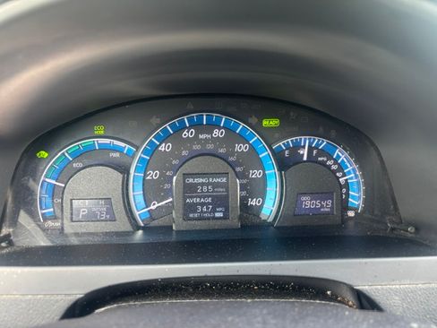 Used 2014 Toyota Camry SE w/ Moonroof Package FWD image 9