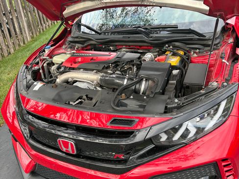 Used 2018 Honda Civic Type R image 2