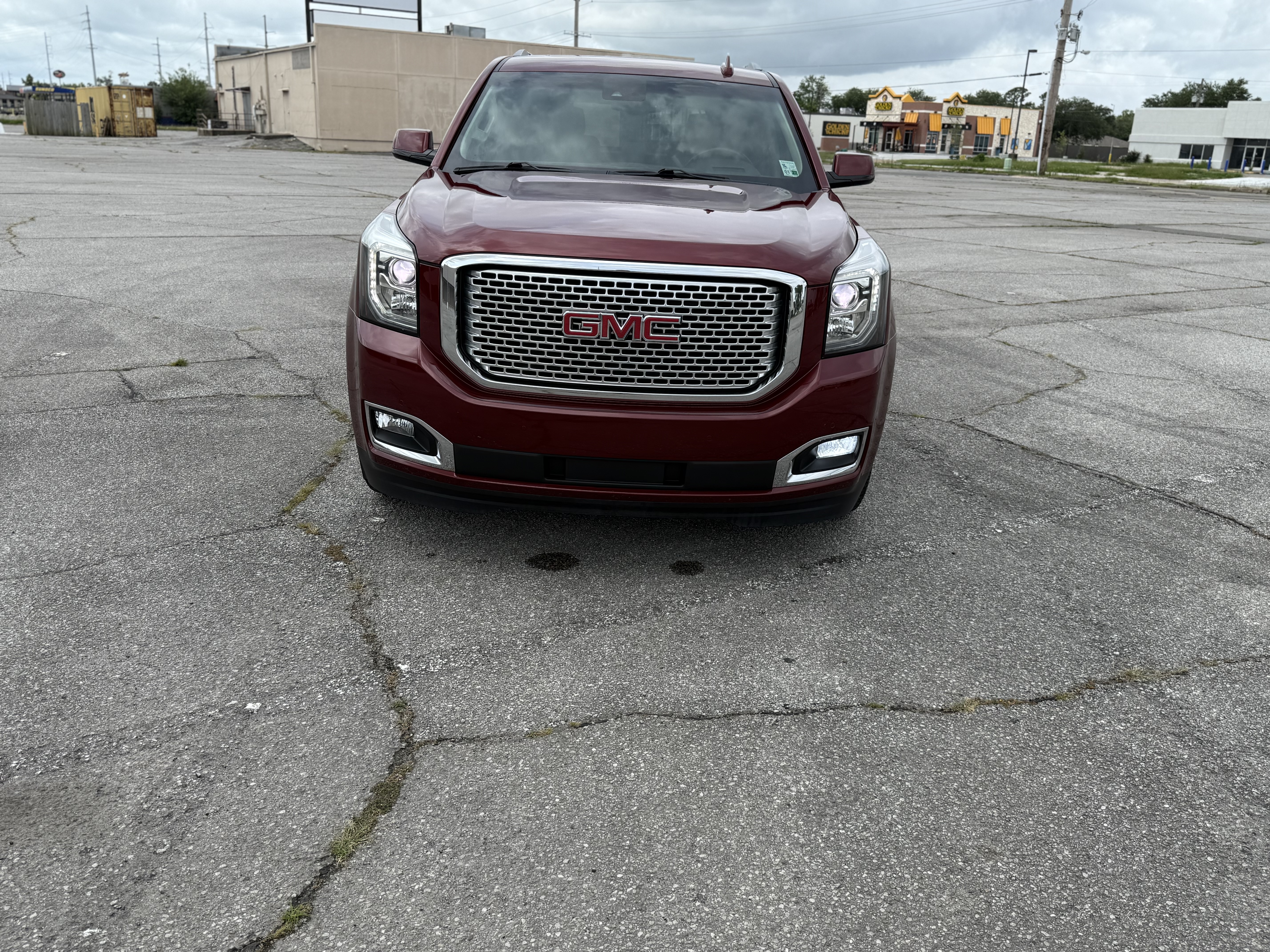Used 2017 GMC Yukon Denali RWD image 2