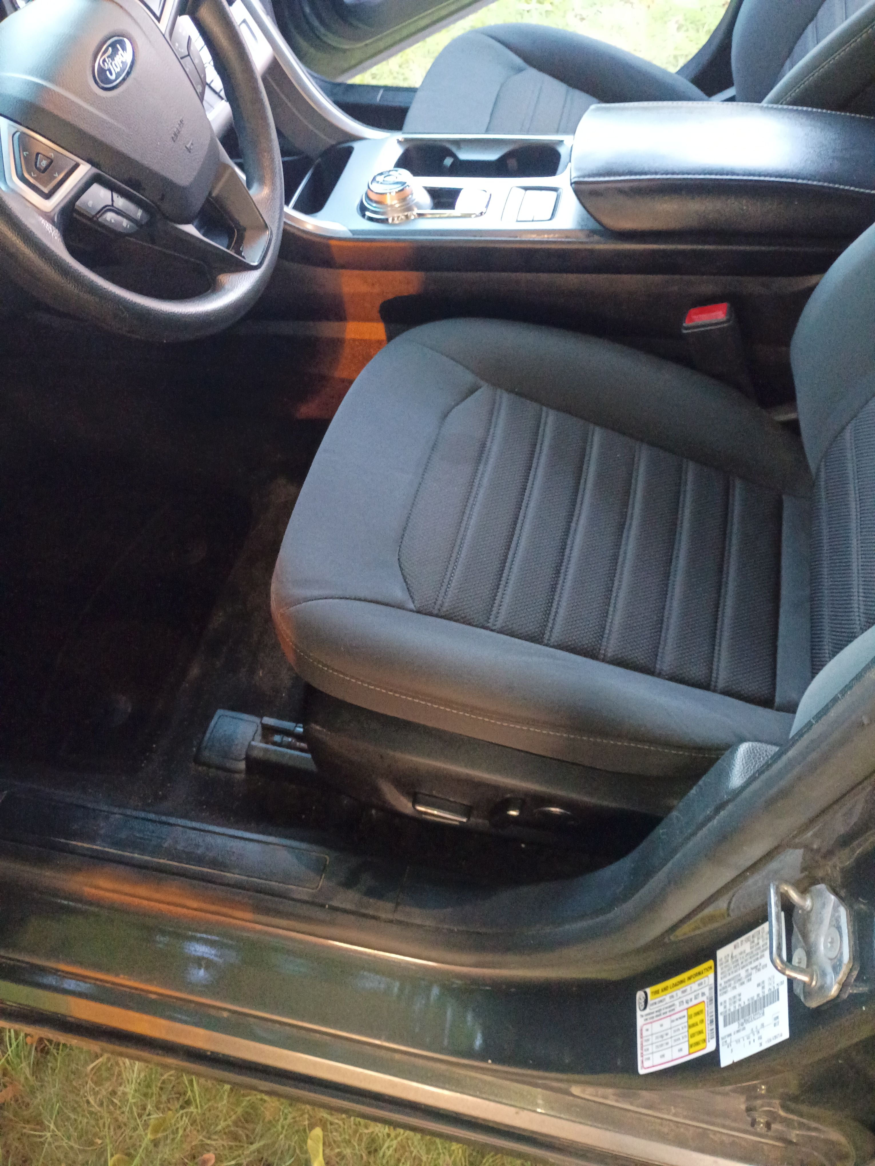 Used 2020 Ford Fusion SE FWD image 13