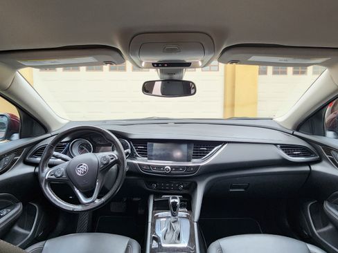 Used 2018 Buick Regal Essence w/ Driver Confidence Package #1 image 10