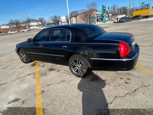 Used 2007 Lincoln Town Car Signature image 4