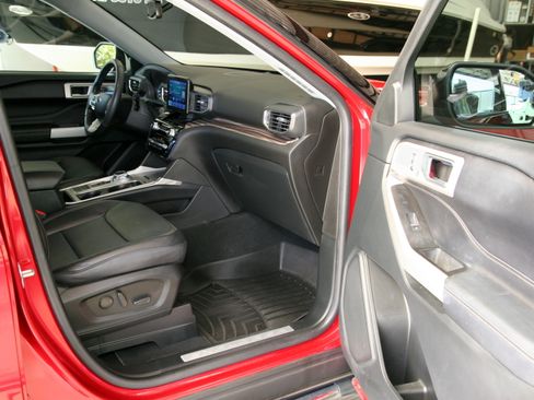 Used 2022 Ford Explorer Limited w/ Equipment Group 301A image 22