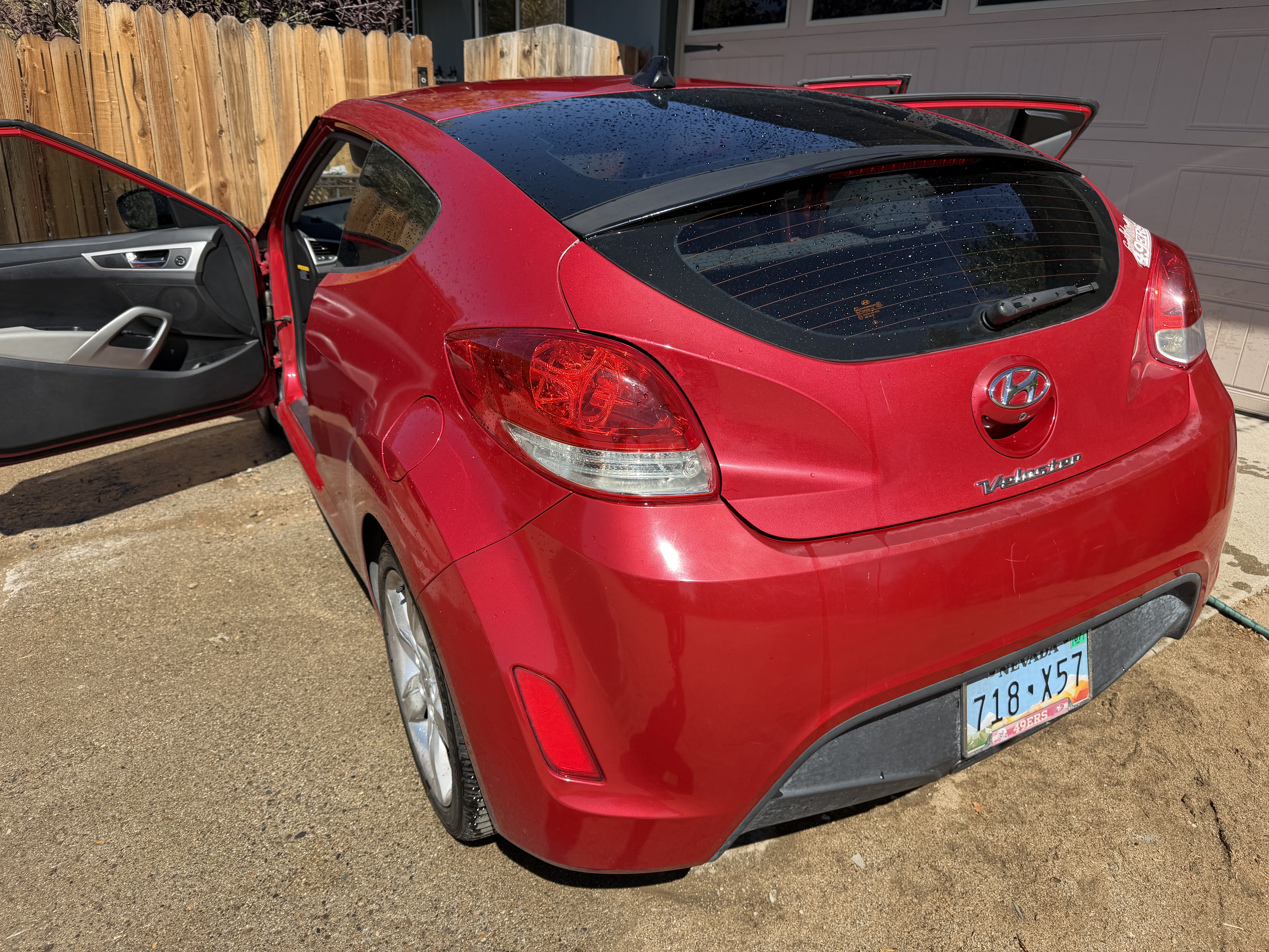 Used 2014 Hyundai Veloster FWD image 2