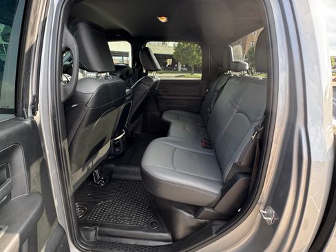 Used 2024 RAM 2500 Tradesman w/ Chrome Appearance Group image 17