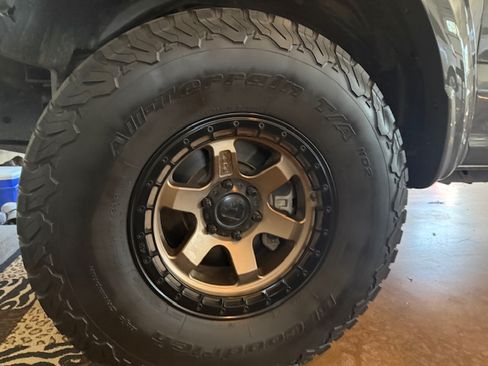 Used 2018 Ford F150 Raptor w/ Equipment Group 802A Luxury image 9