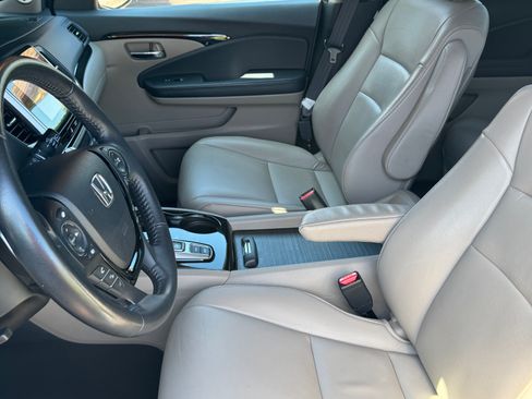 Used 2017 Honda Pilot Touring image 9
