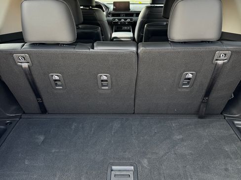Used 2025 Honda Pilot Elite image 16
