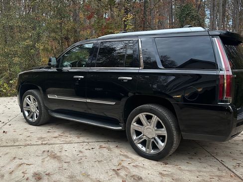Used 2018 Cadillac Escalade Premium Luxury image 1