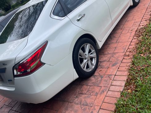 Used 2014 Nissan Altima 2.5 SL w/ Technology Package FWD image 10