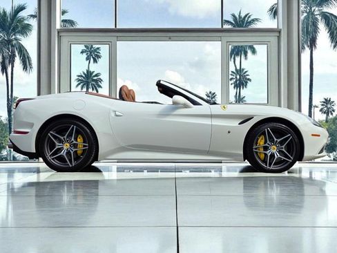 Used 2016 Ferrari California T image 15