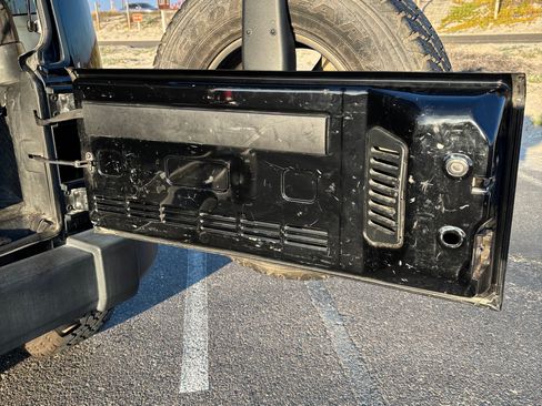 Used 2015 Jeep Wrangler Unlimited Sahara image 5