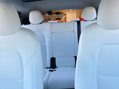 Used 2023 Tesla Model Y Long Range image 9