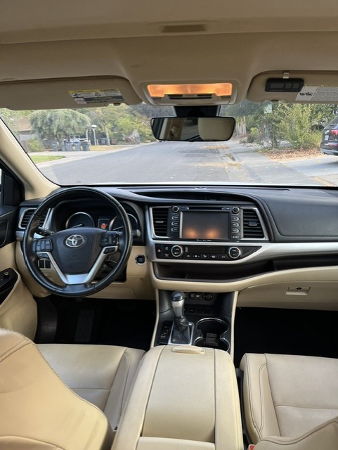 Used 2019 Toyota Highlander XLE FWD image 6