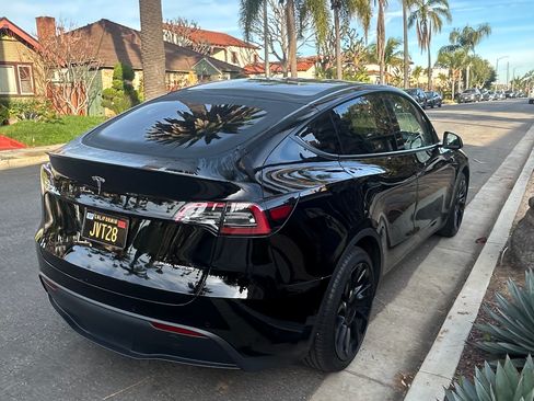 Used 2021 Tesla Model Y Long Range image 6