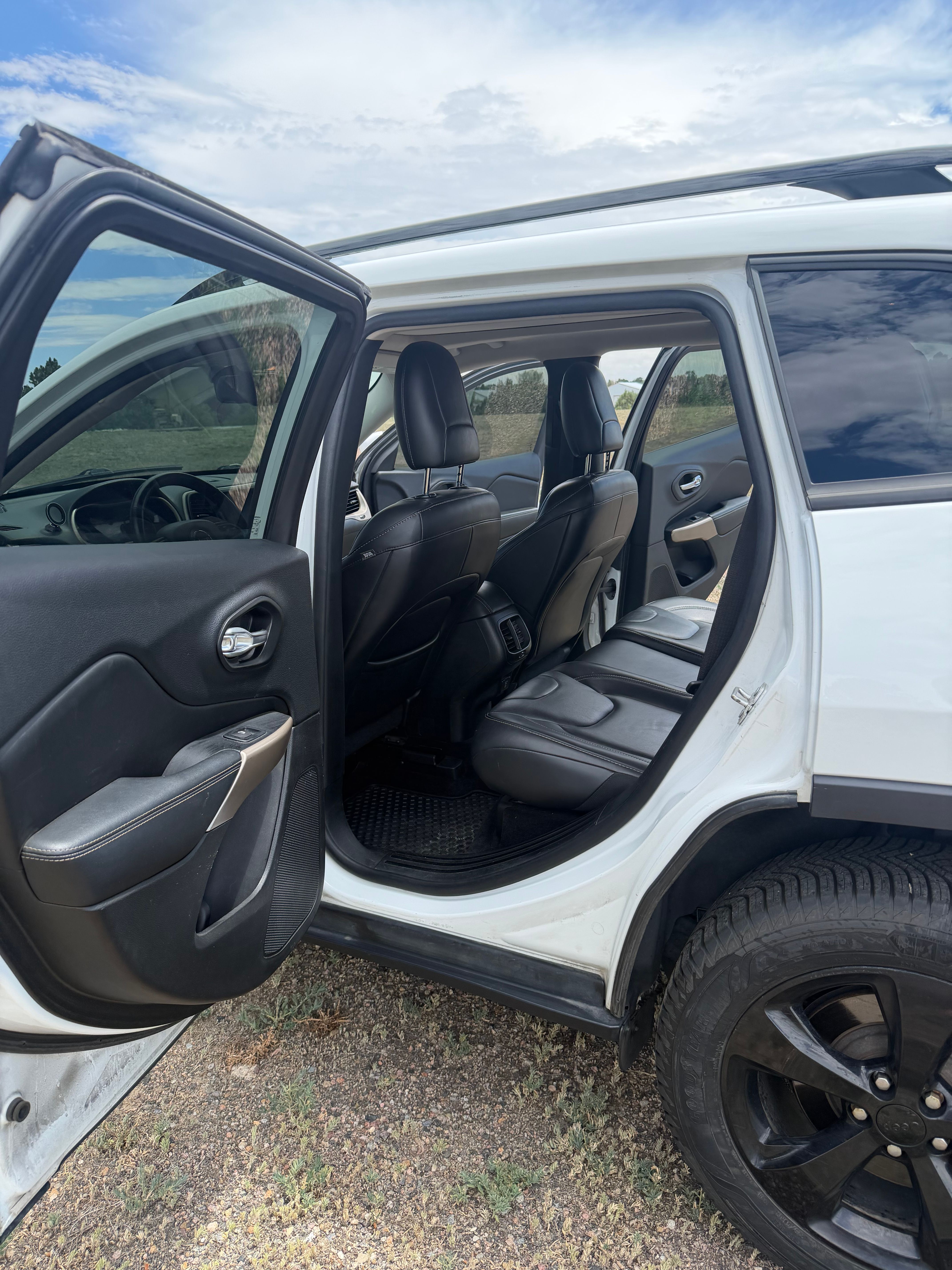 Used 2017 Jeep Cherokee High Altitude AWD/4WD image 8