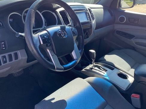 Used 2015 Toyota Tacoma PreRunner w/ TRD Off-Road Package image 10