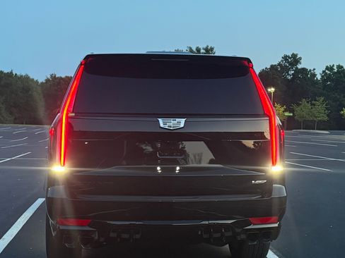 Used 2024 Cadillac Escalade ESV V w/ LPO, ONYX Package image 6