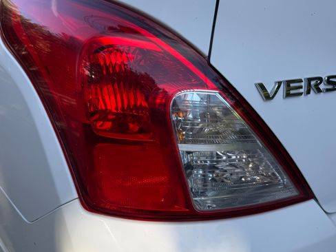 Used 2017 Nissan Versa S FWD image 16