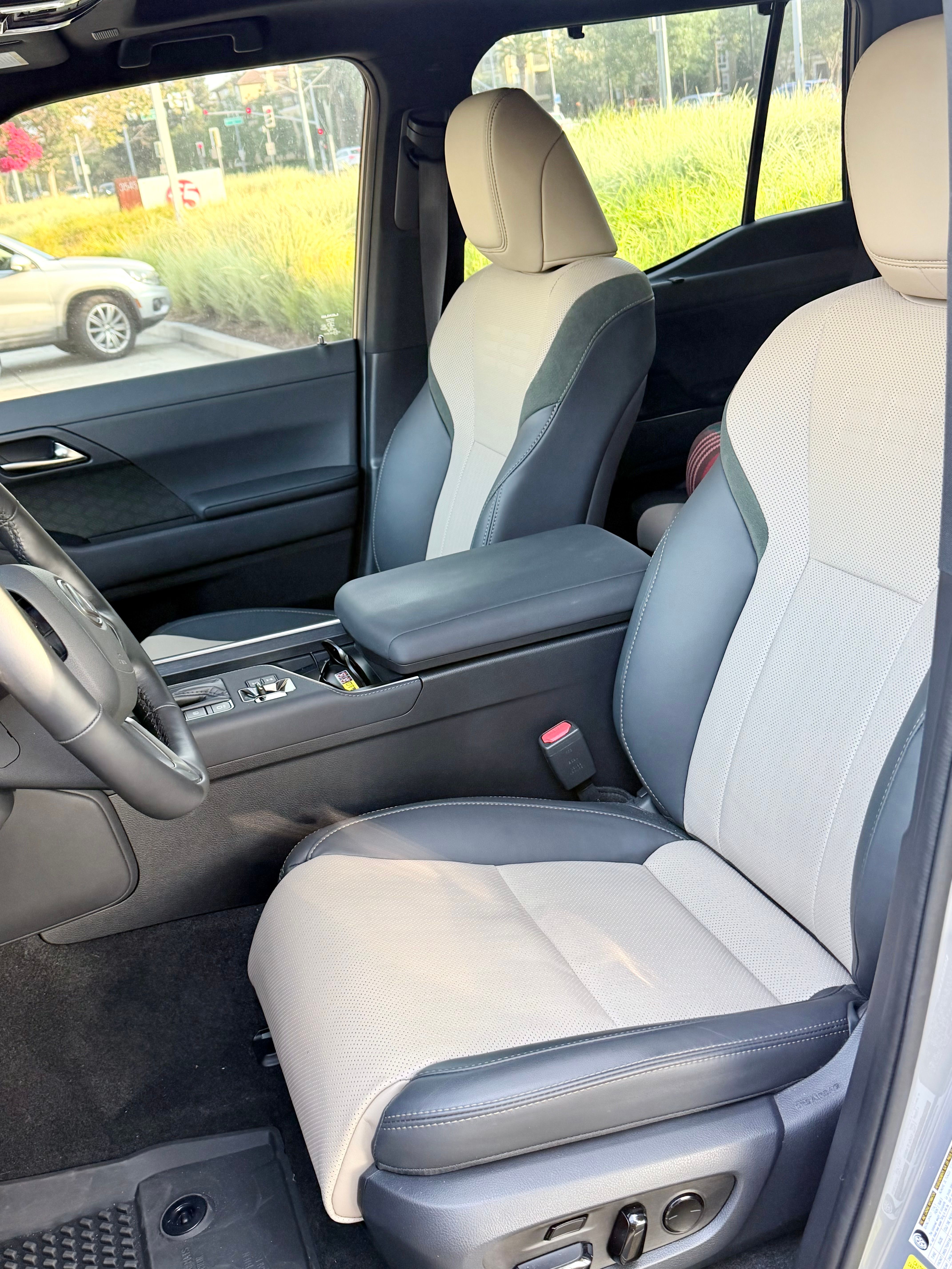 Used 2025 Lexus GX 550 AWD/4WD image 6