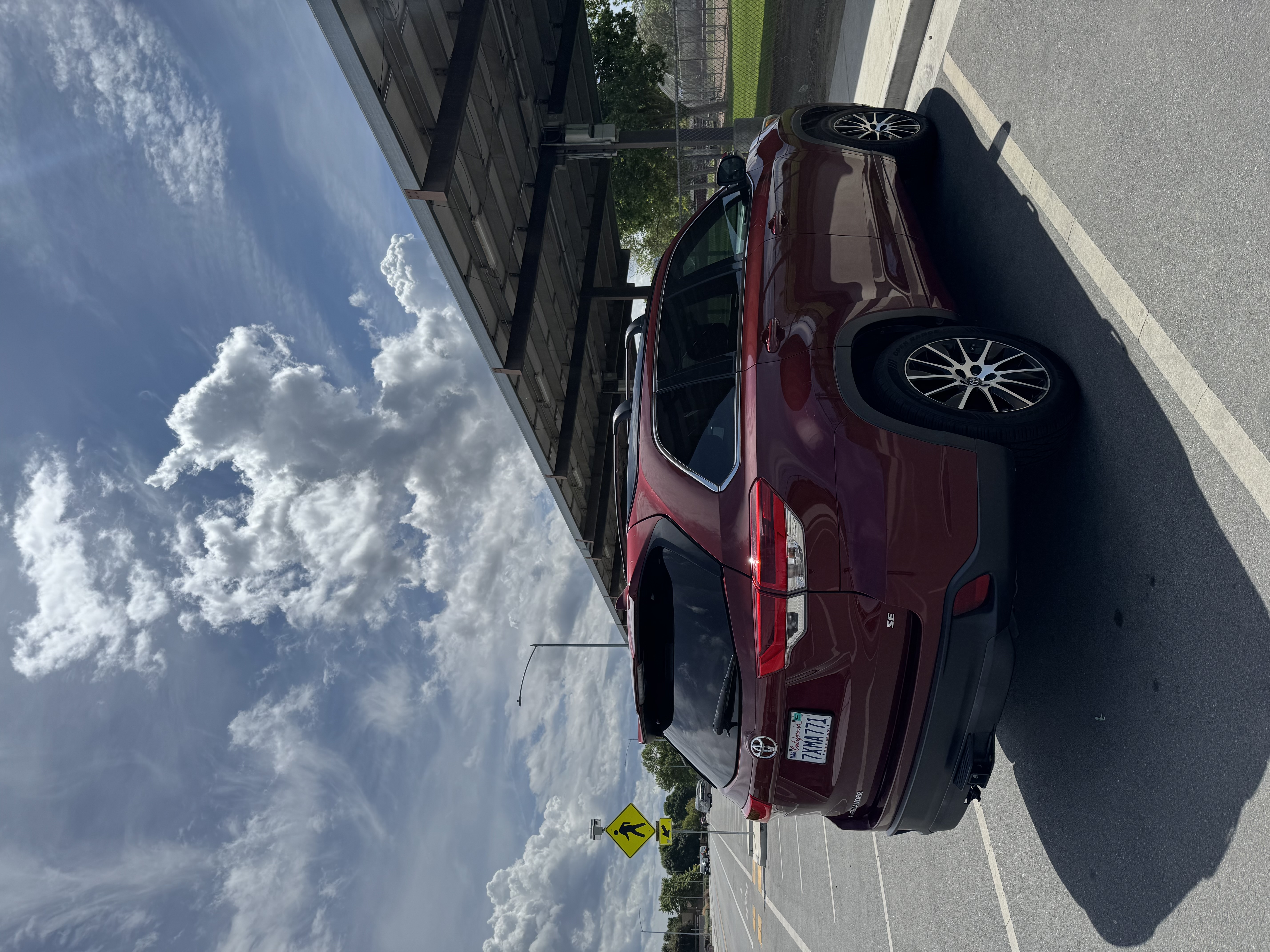 Used 2017 Toyota Highlander SE FWD image 5