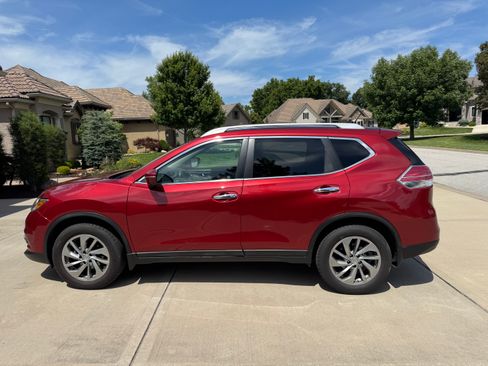 Used 2015 Nissan Rogue SL w/ SL Premium Package AWD/4WD image 2