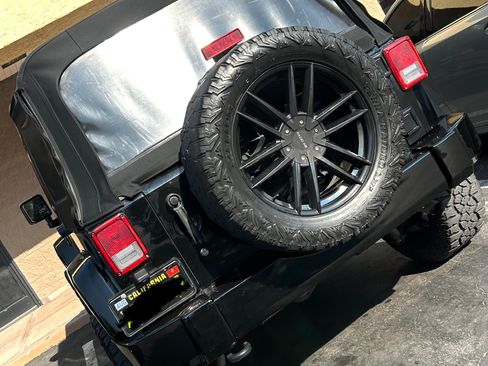 Used 2012 Jeep Wrangler Unlimited Sahara image 10