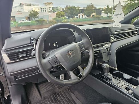 Used 2025 Toyota Camry SE image 16