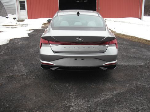 Used 2021 Hyundai Elantra Limited w/ Cargo Package image 4