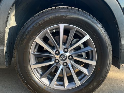 Used 2018 Toyota Highlander XLE FWD image 15
