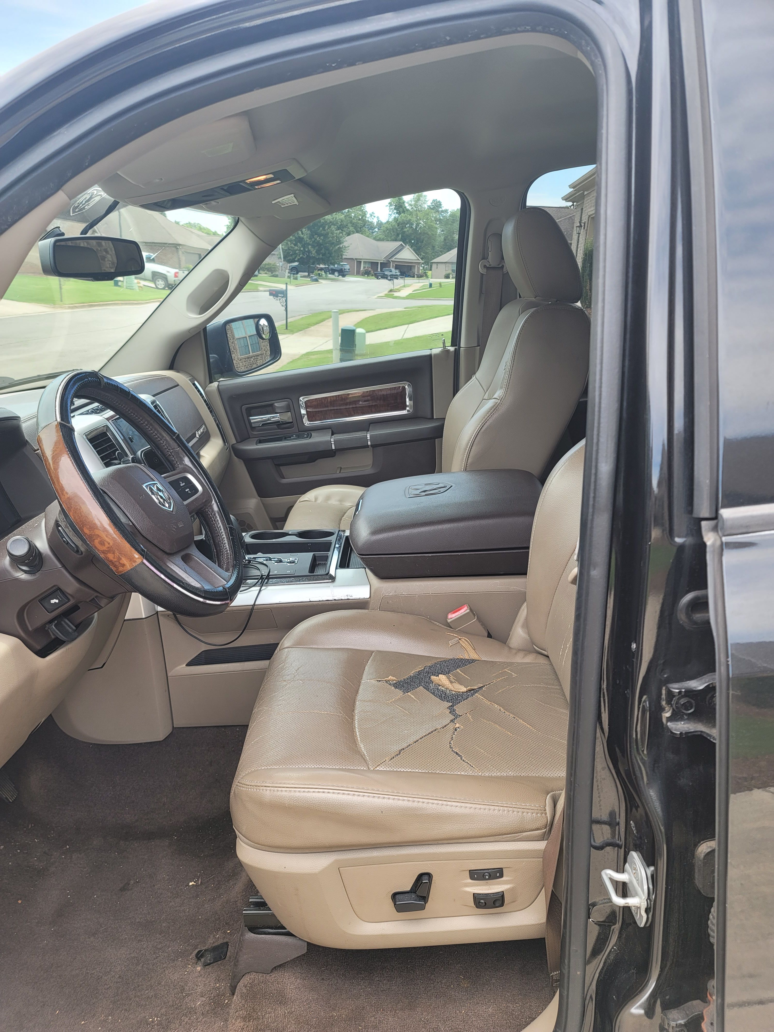 Used 2010 Dodge Ram 1500 Truck Laramie w/ Chrome Accents Group RWD image 11