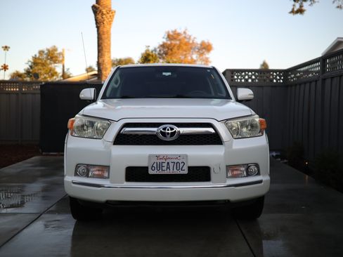 Used 2011 Toyota 4Runner SR5 image 2