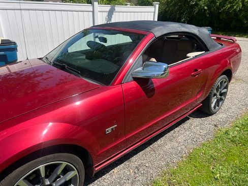 Used 2007 Ford Mustang GT Premium RWD image 2