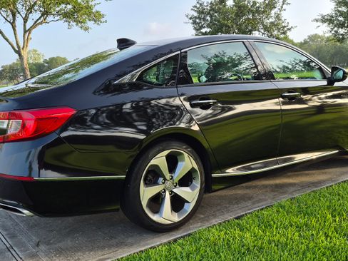 Used 2018 Honda Accord Touring image 5