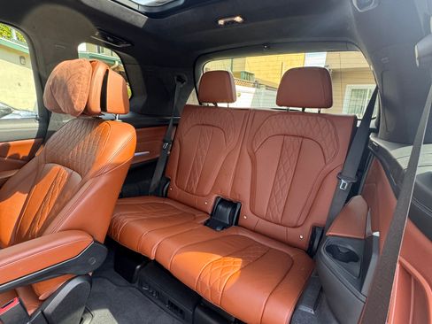 Used 2021 BMW X7 xDrive40i w/ M Sport Package image 15