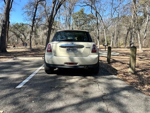 Used 2011 MINI Cooper Hardtop image 1