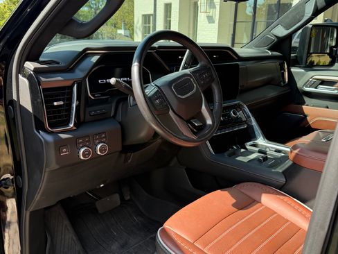 Used 2024 GMC Sierra 2500 Denali Ultimate AWD/4WD image 11