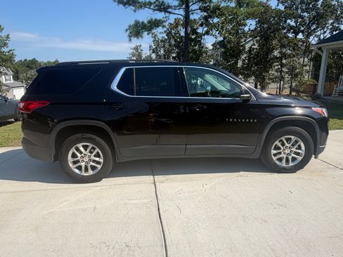 Used 2021 Chevrolet Traverse LT FWD image 4