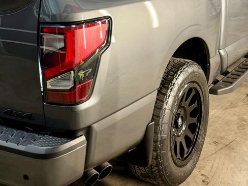 Used 2023 Nissan Titan SV w/ SV Convenience Package image 11