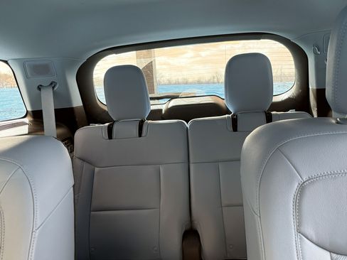 Used 2020 Ford Explorer Limited w/ Class III Trailer Tow Package image 11