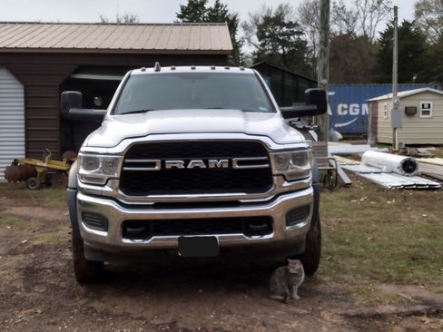 Used 2019 RAM 5500 Tradesman w/ Max Tow Package image 2