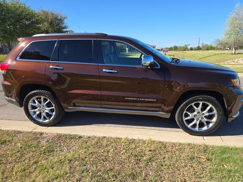 Used 2015 Jeep Grand Cherokee Summit image 2